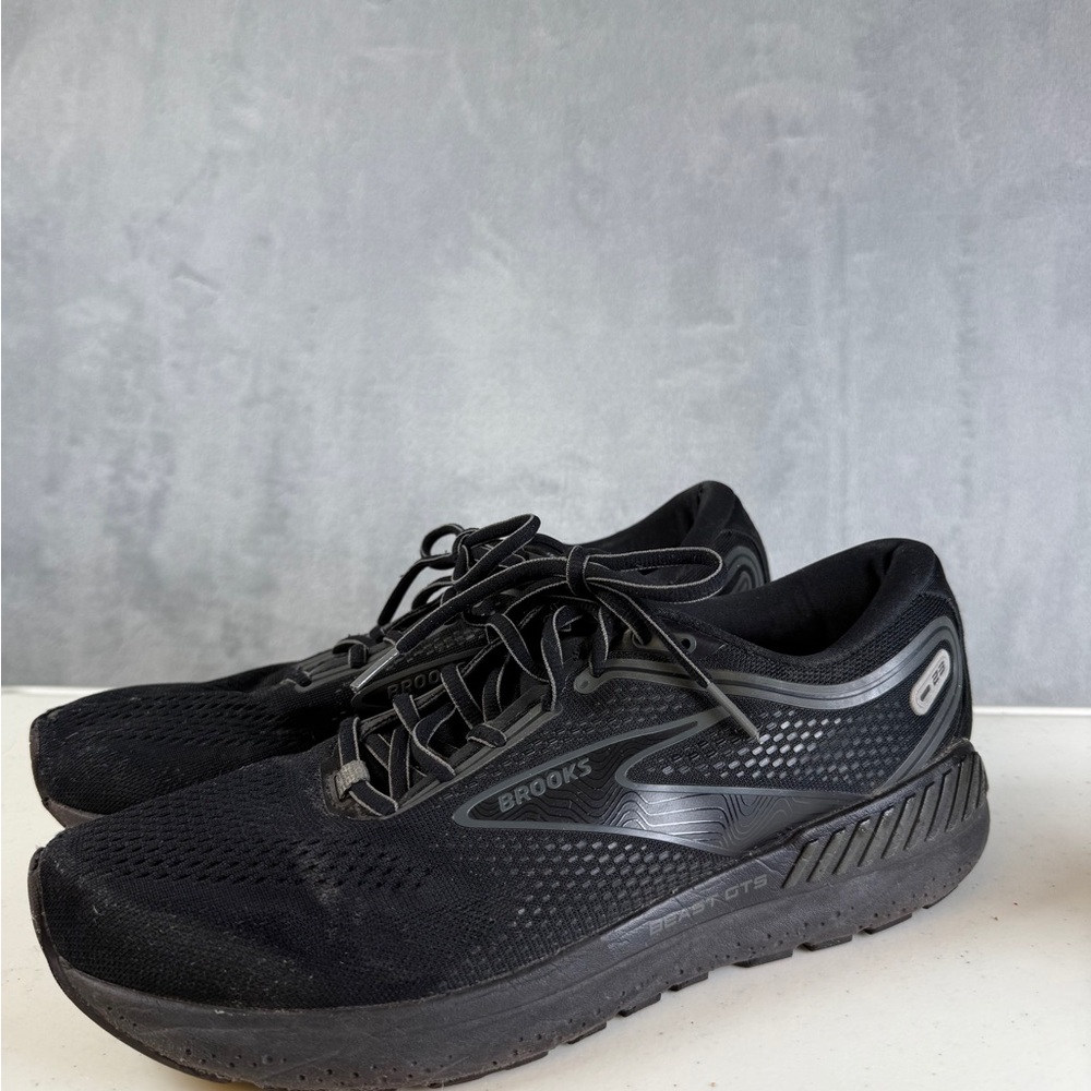 Brooks Beast GTS 23 Running Shoes Mens Size 10.5 Black Shoes Athletic